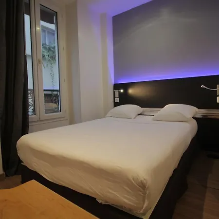 Modern's Hotel